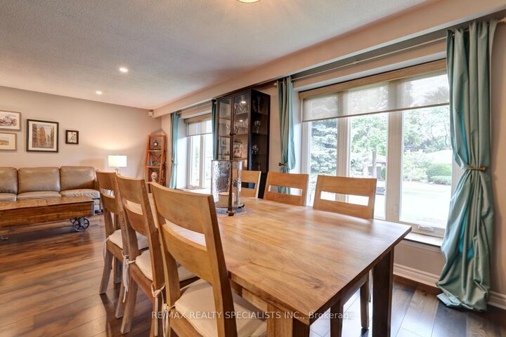 Property Photo: 293 Louis Drive ON L5B 1Z2