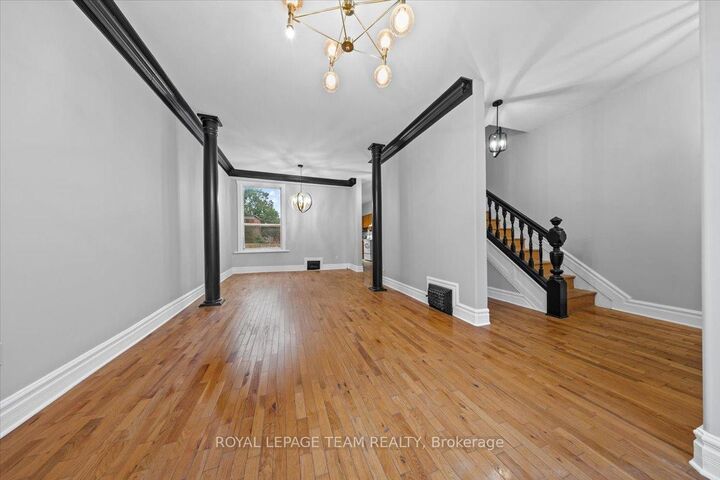 Property Photo:  134 Elm Street  ON K1R 6N5 