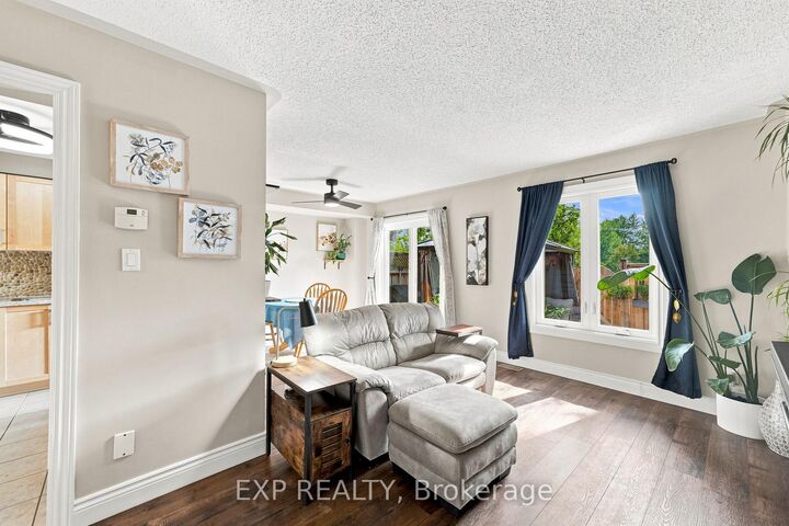 Property Photo: 275 Old Homestead Road 16 ON L4P 4E9