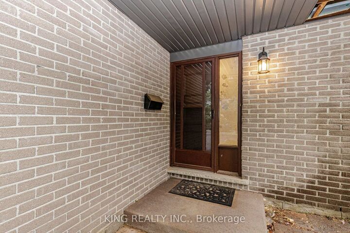 Property Photo: 46 Cedarwoods Crescent 6 ON N2C 2L7