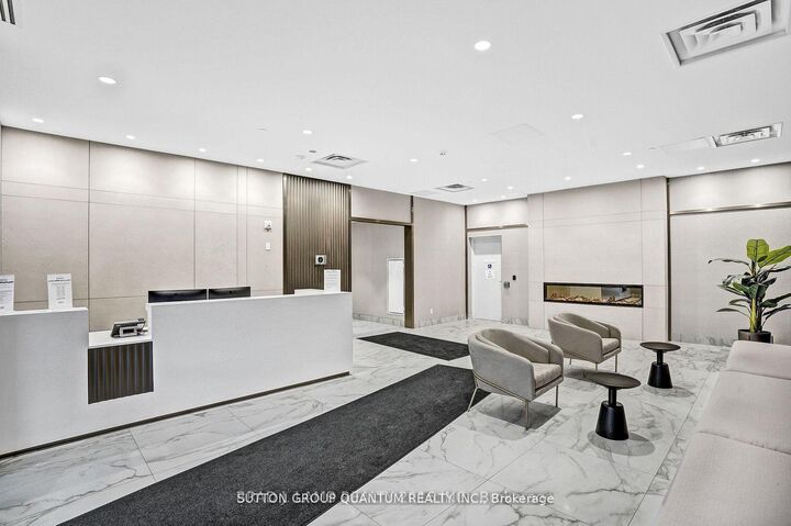Property Photo:  490 Gordon Krantz Avenue 206  ON L9E 1Z5 
