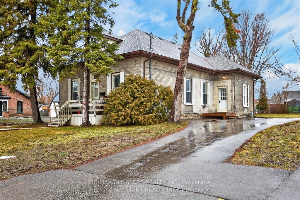 Property Photo: 36 Caroline Street ON K9V 1T1