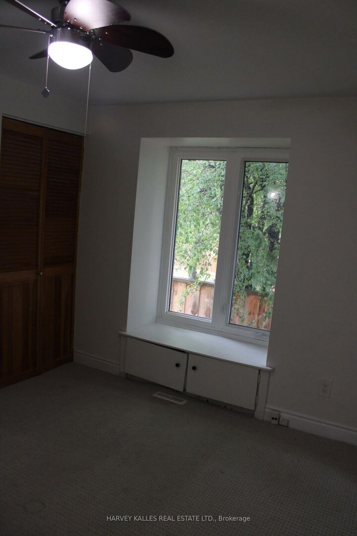 Property Photo: 102 Goldcrest Road ON L6S 1H2