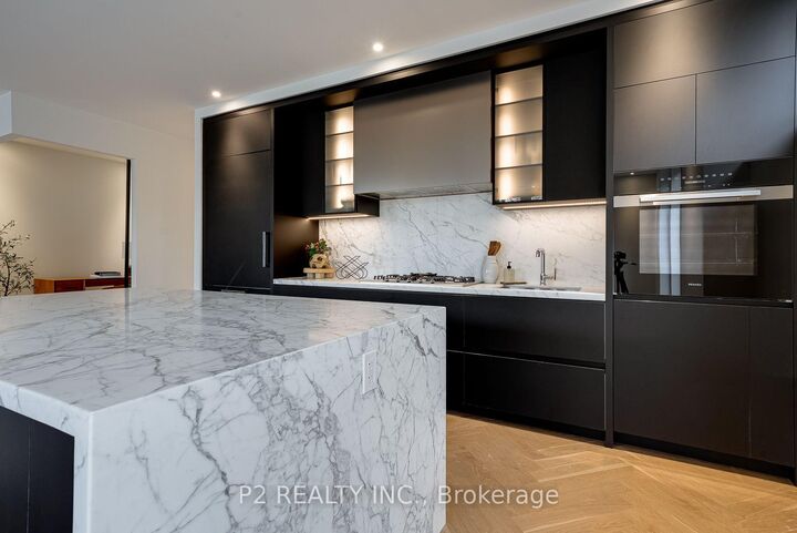 Property Photo: 2 Forest Hill Road 311 ON M4V 2L3