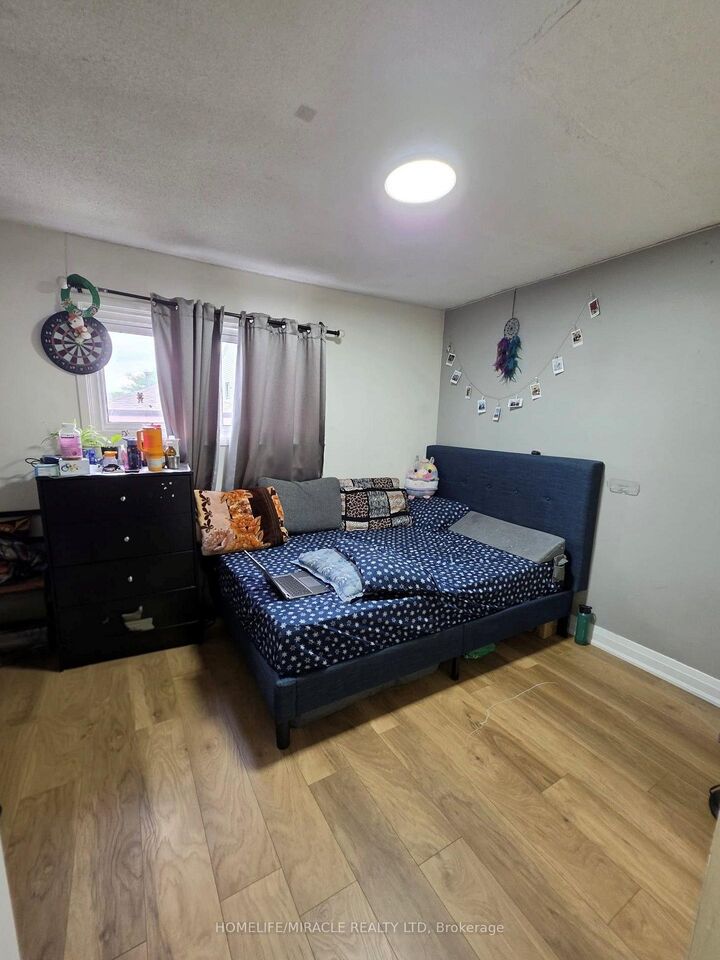 Property Photo:  48 Glanvil Crescent  ON M1B 4R7 