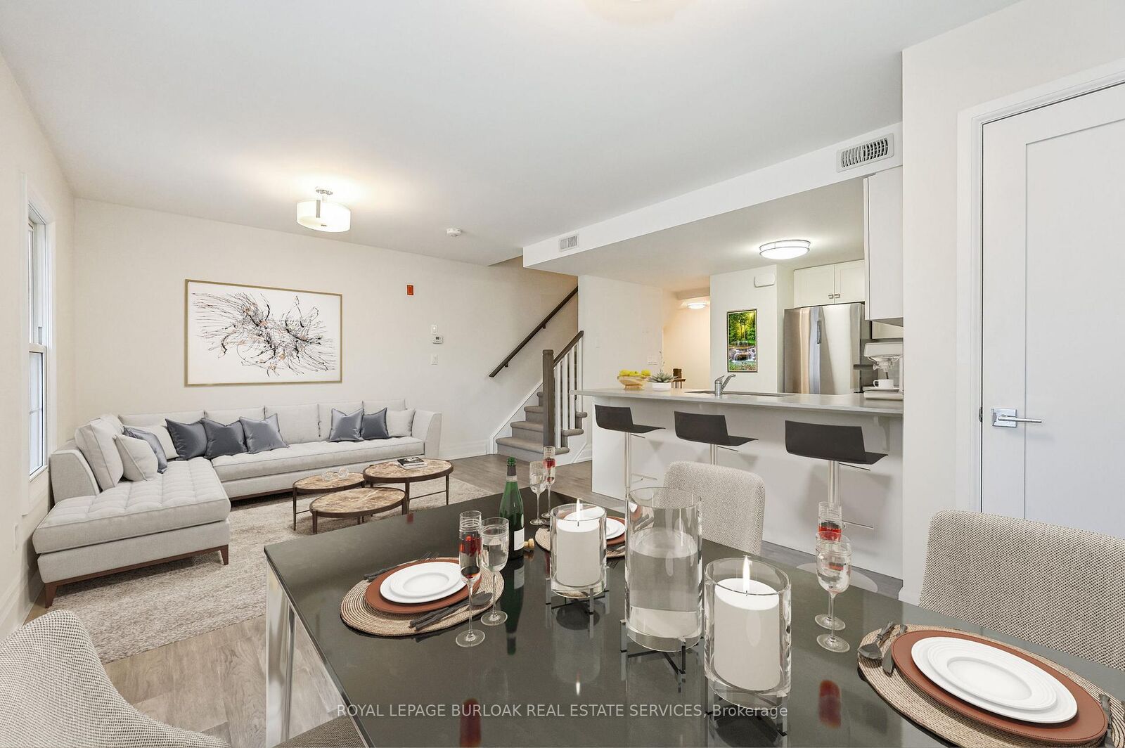 Property Photo: 760 Lakeshore Road E 207 ON L5E 1C7