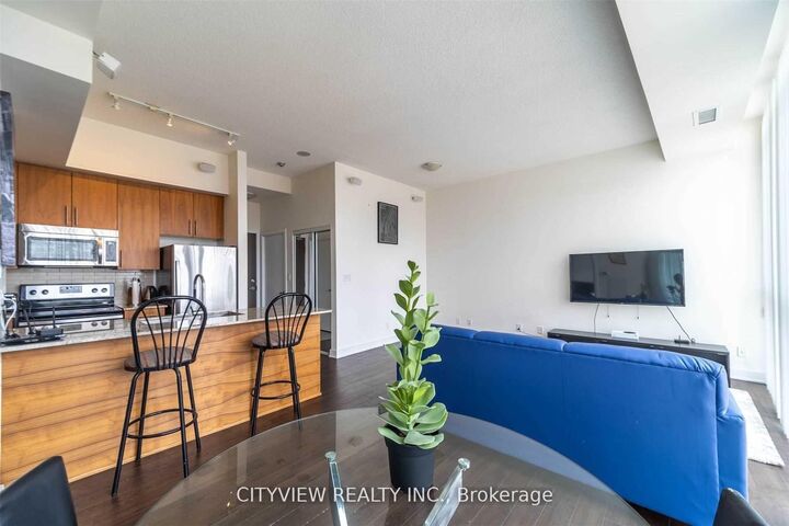 Property Photo:  4099 Brickstone Mews 707  ON L5B 0H3 