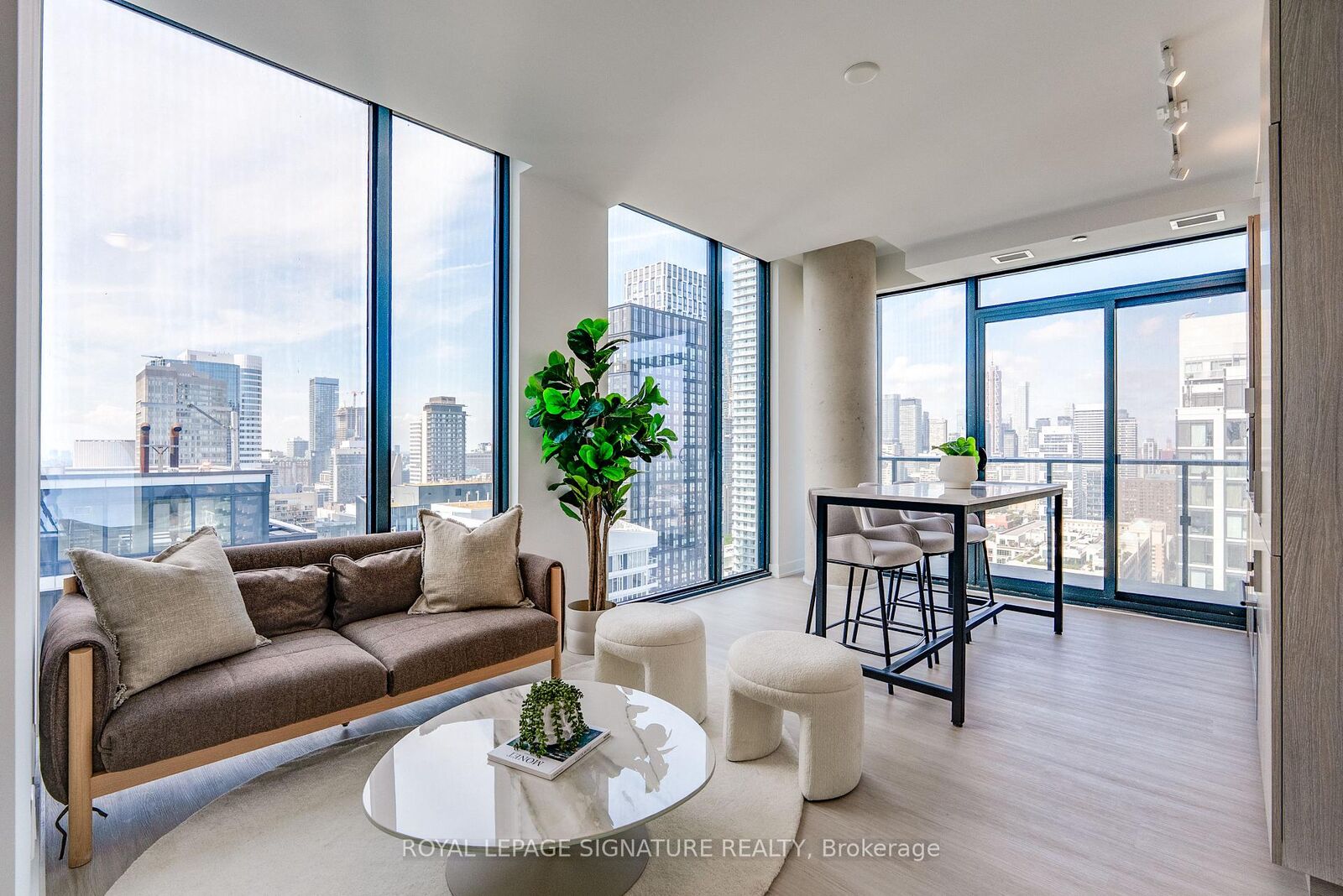 Property Photo: 47 Mutual Street 3203 ON M5B 0C6