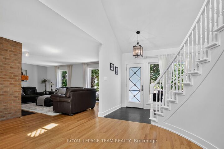 Property Photo: 15 Kintail Court ON K2S 1G8