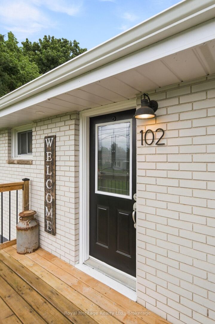 Property Photo:  102 Johnstown Road  ON K8V 5P5 
