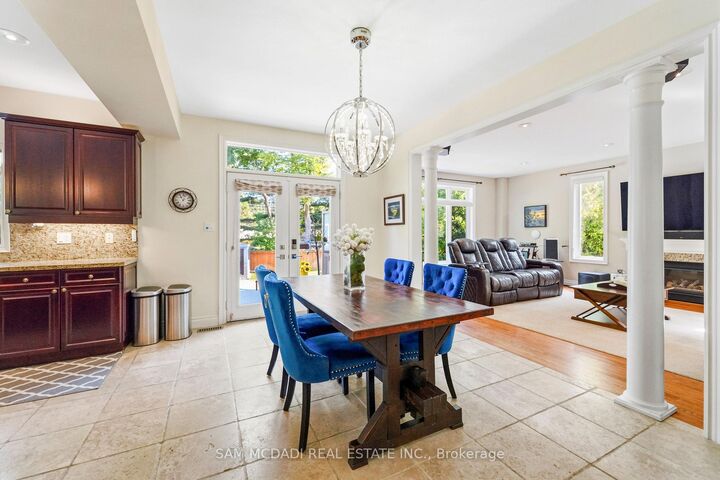 Property Photo: 527 Meadow Wood Road ON L5J 2S4