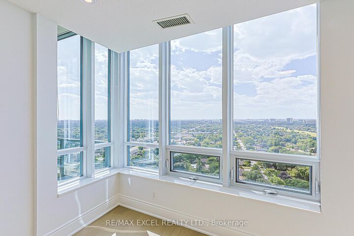 Property Photo: 25 Greenview Avenue Ph 18 ON M2M 0A5