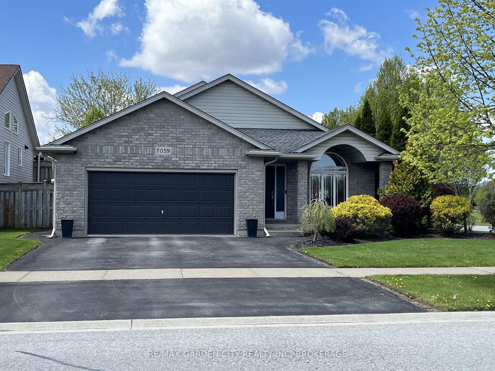 Property Photo: 7059 Parkside Road ON L2H 3L6
