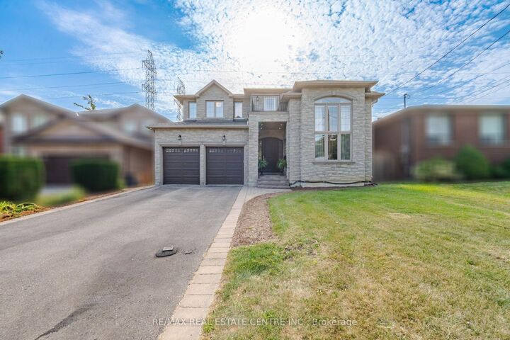 Property Photo: 60 Jopling Avenue N ON M9B 4G2
