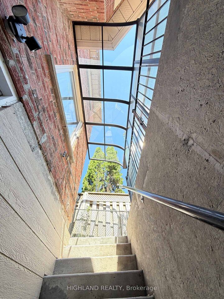 Property Photo:  5713 Sparkwell Drive Bsmt  ON L5R 3N8 