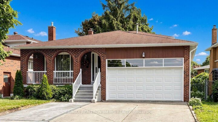 211 Risebrough Circuit — photo 1