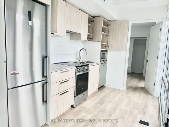 Property Photo: 18 Maitland Terrace 2505 ON M4Y 0H2
