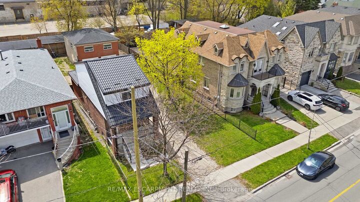 Property Photo: 1049 Glencairn Avenue ON M6B 2B1