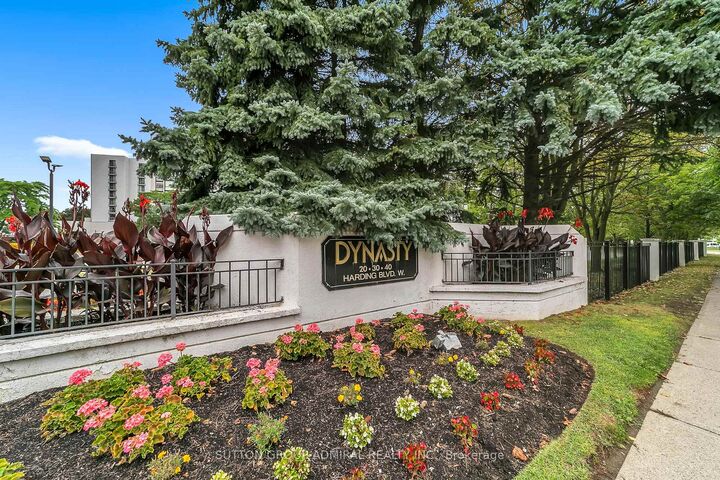 Property Photo: 30 Harding Boulevard W 314 ON L4C 9M3