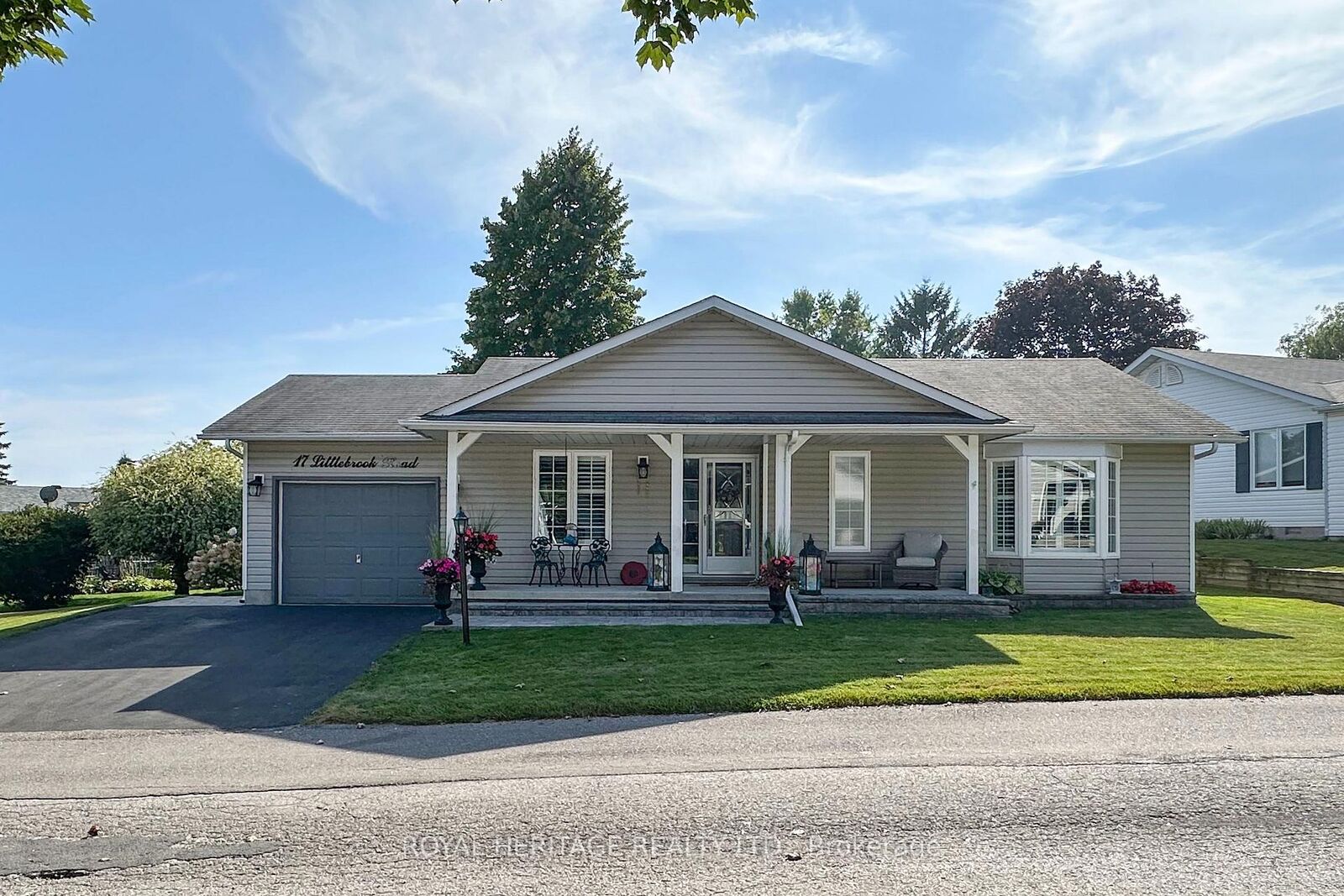 Property Photo: 17 Littlebrook Road ON L1B 1A4