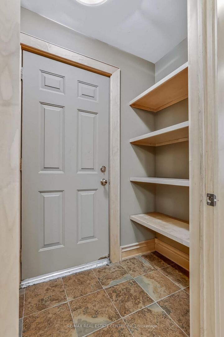 Property Photo: 900 Adelaide Street N ON N5Y 2M5