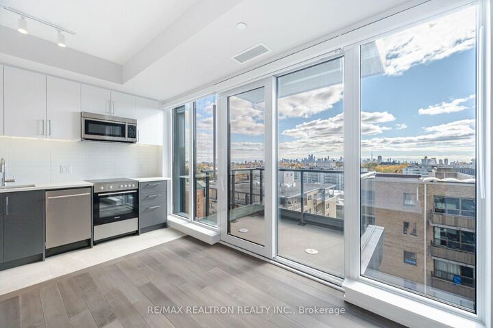 Property Photo: 2525 Bathurst Street 1111 ON M6B 2Y9