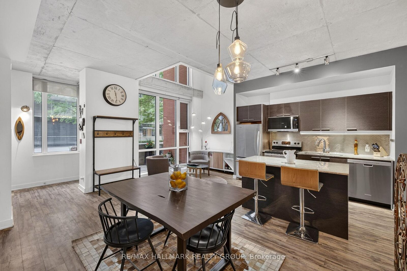 Property Photo: 353 McLeod Street ON K2P 1A2