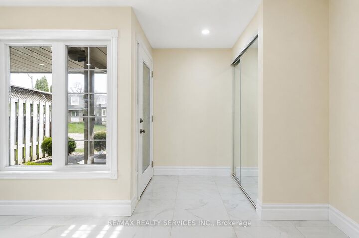 Property Photo: 238 Linden Drive ON N3H 4Y2