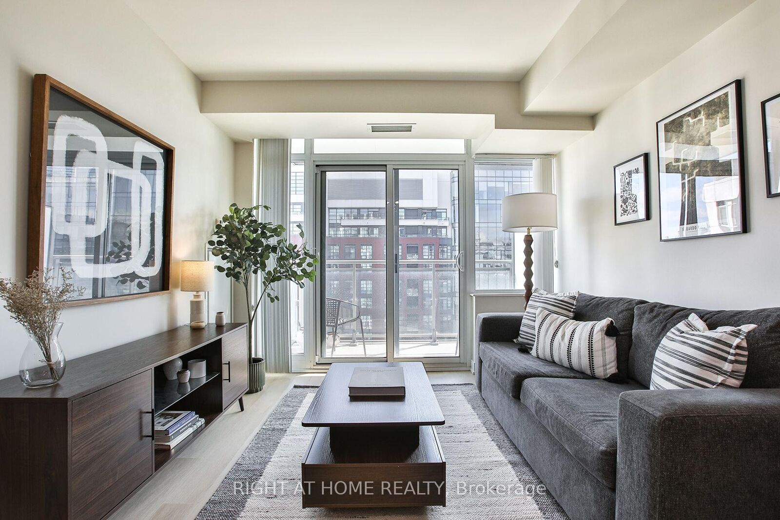 Property Photo: 525 Adelaide Street W 1623 ON M5V 0N7