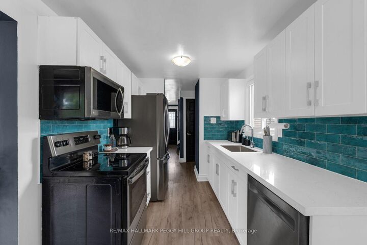 Property Photo:  211 Hickling Trail  ON L4M 5W6 