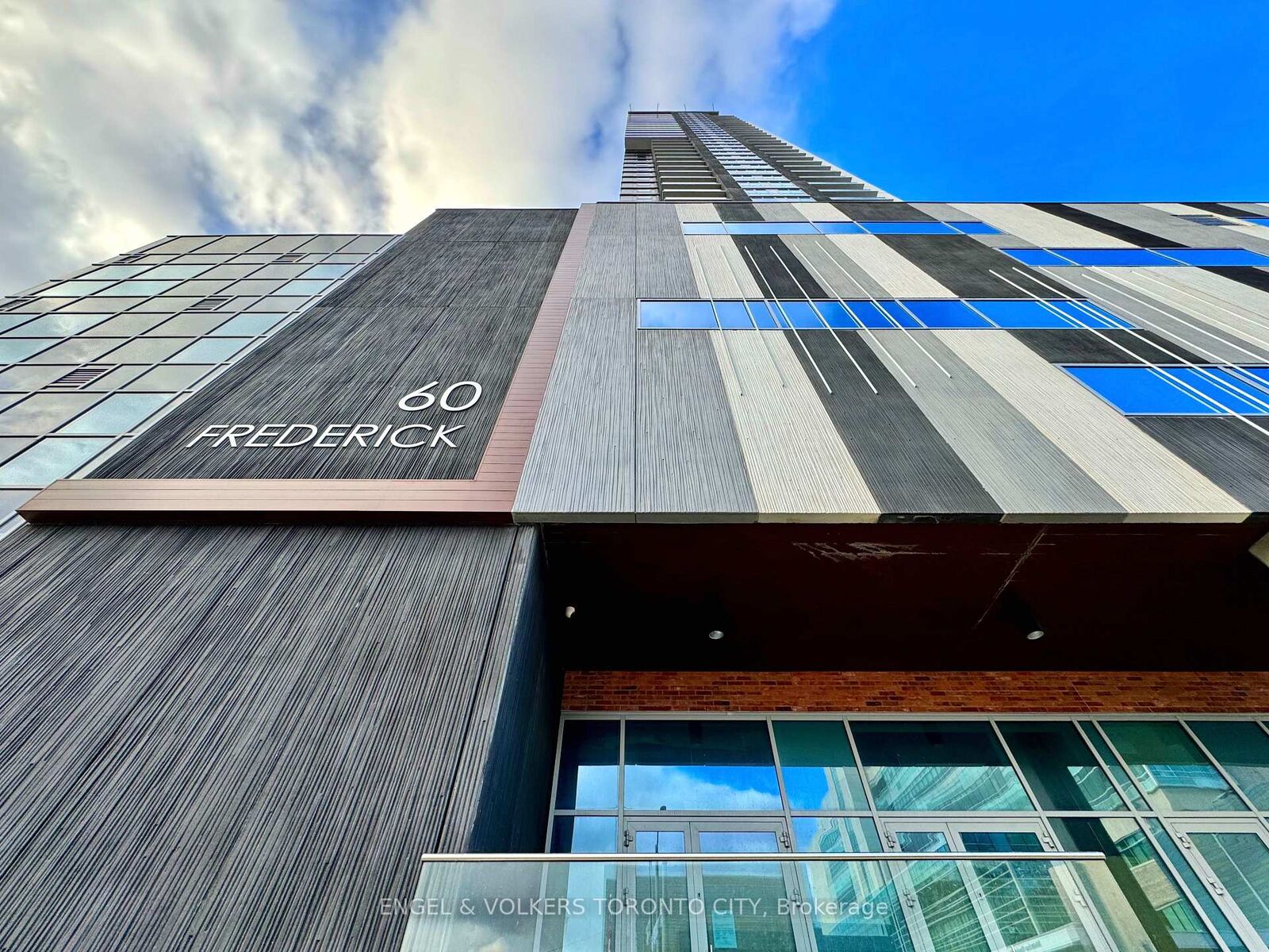 Property Photo:  60 Frederick Street 2605  ON N2H 0C7 