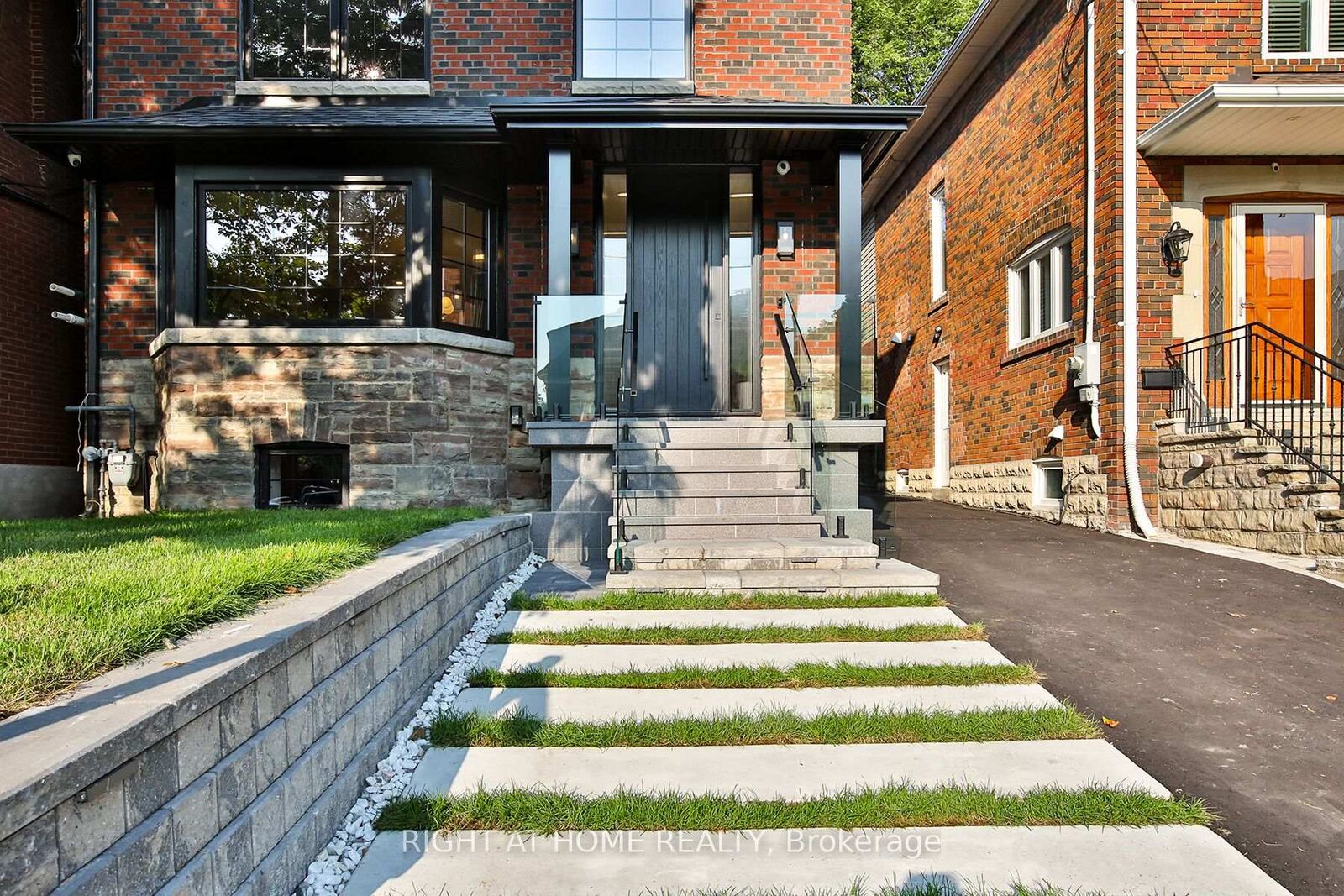 Property Photo: 106 Eastbourne Avenue ON M5P 2G3