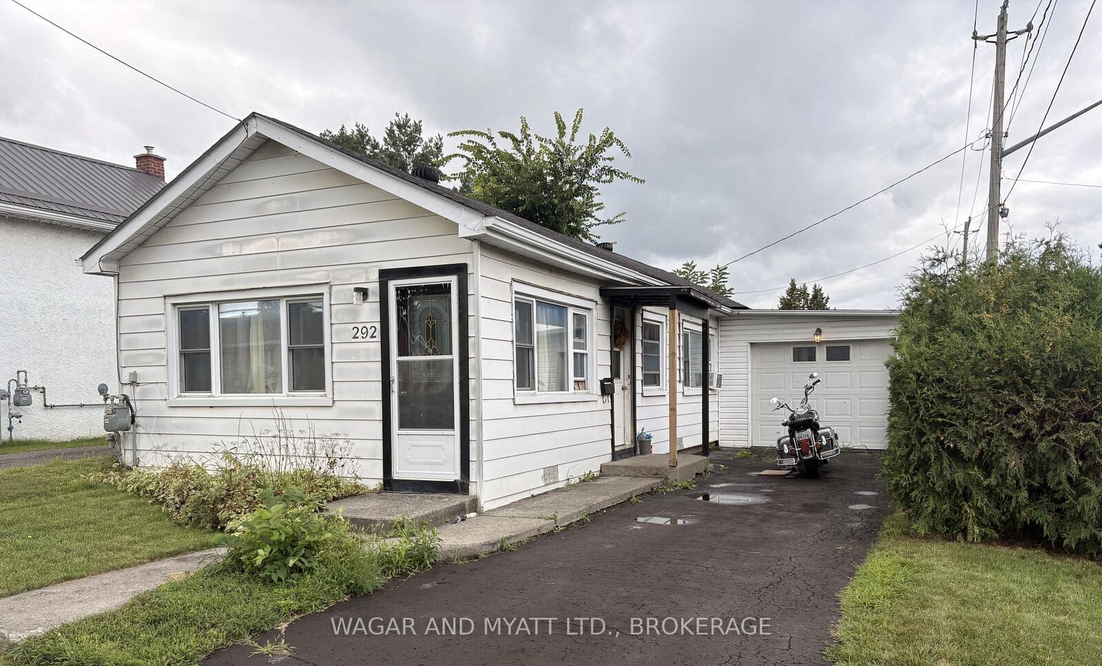 Property Photo:  292 Camden Road  ON K7R 1E6 