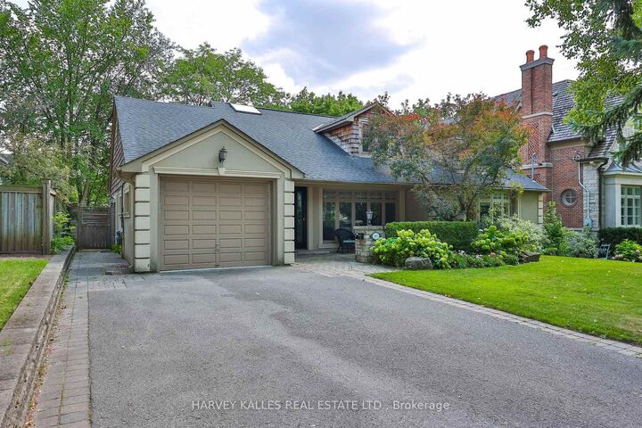 107 Stratford Crescent — photo 1