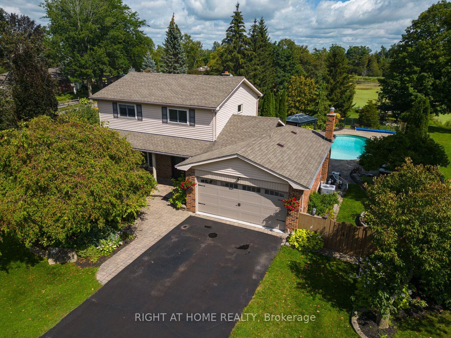 Property Photo: 63 Robinglade Avenue ON L0C 1G0
