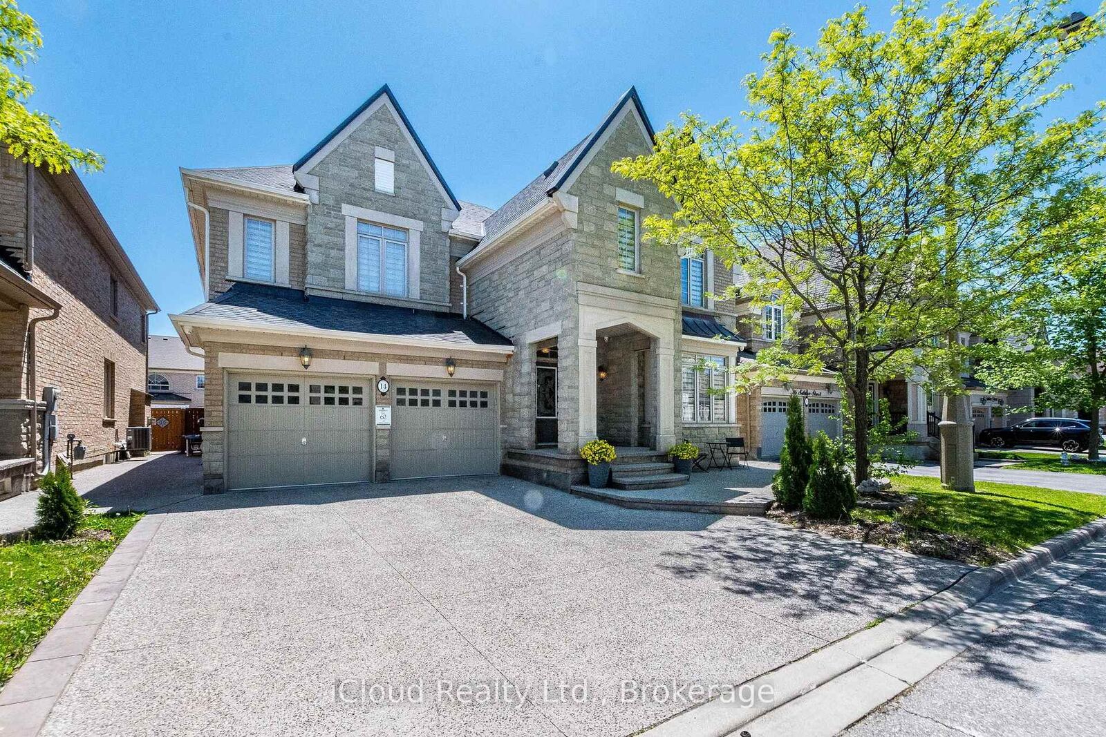 Property Photo: 14 Solstice Street ON L6P 3T5