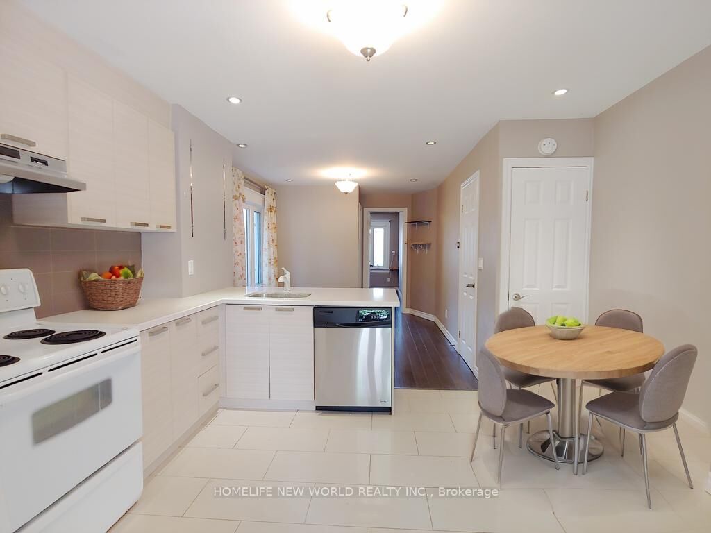Property Photo:  35 East Lynn Avenue Main  ON M4C 3X3 