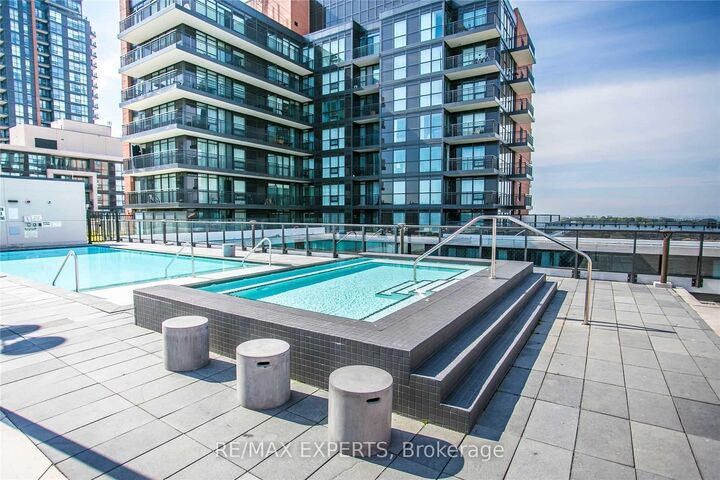 Property Photo:  3091 Dufferin Street 717  ON M6A 0C4 