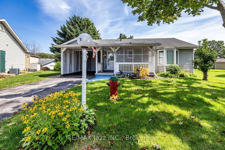 Property Photo: 5 King Court ON L1B 1L7