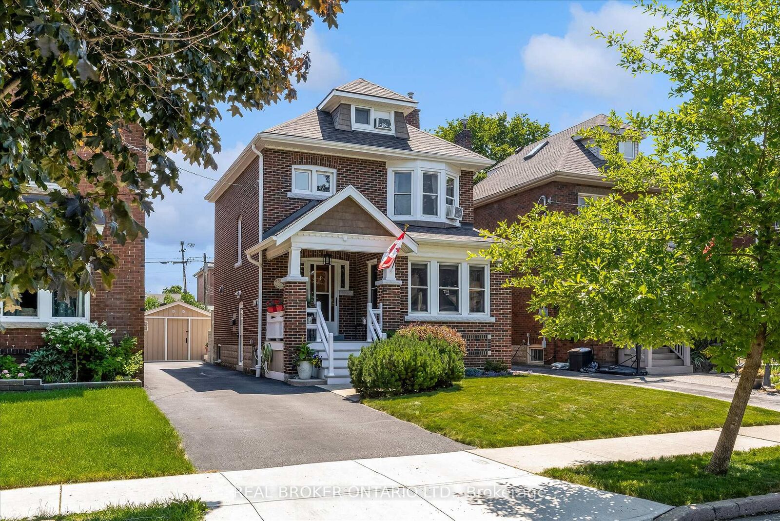 Property Photo: 99 Tuxedo Avenue S ON L8K 2R9