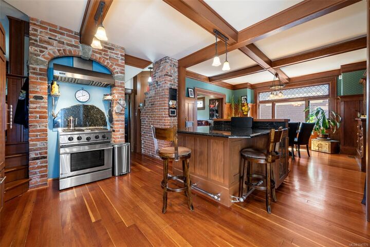 1271 McKenzie St — photo 1