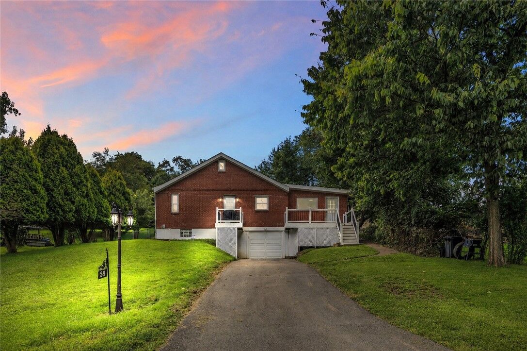 Property Photo: 28 Petermans Lane PA 15235