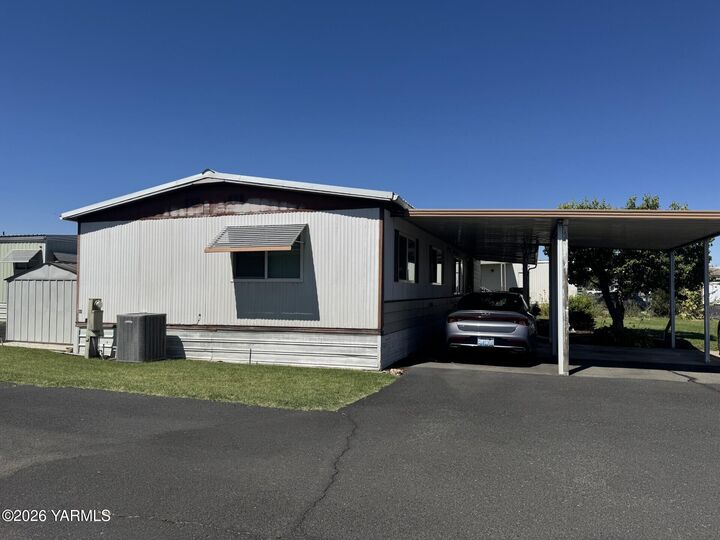 Property Photo: 55 W Washington Ave WA 98903