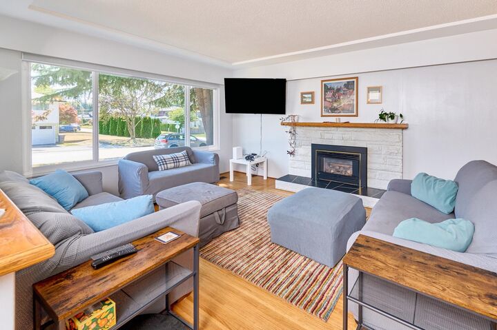 Property Photo: 1339 Brisbane Avenue BC V3J 5L2
