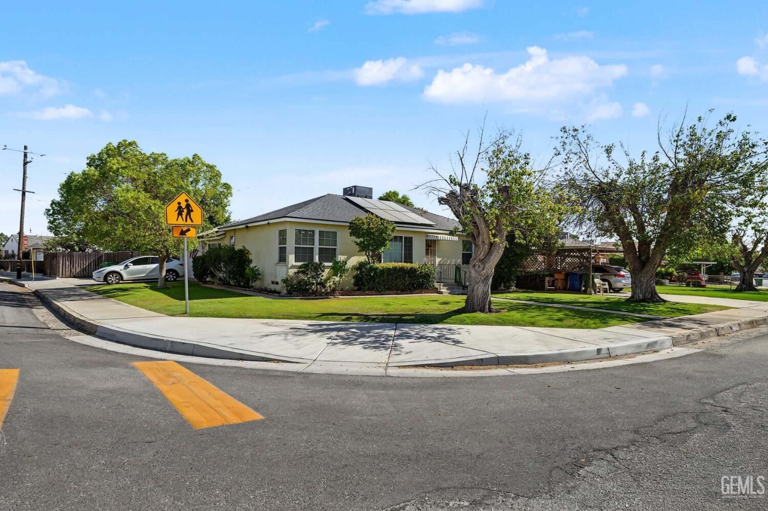 Property Photo:  2028 Esther Drive  CA 93308 