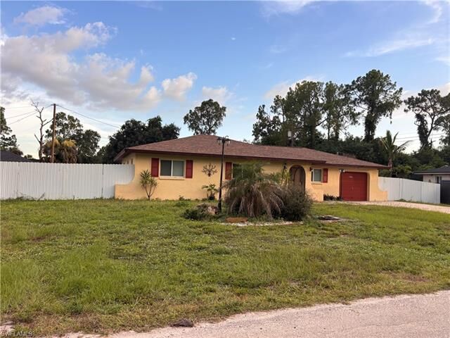 Property Photo: 2604 E 3rd St FL 33936