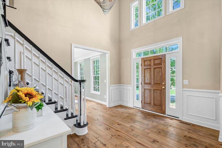 Property Photo: 18406 Kingsmill Street VA 20176