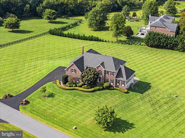 Property Photo: 14925 Bankfield Drive VA 20197