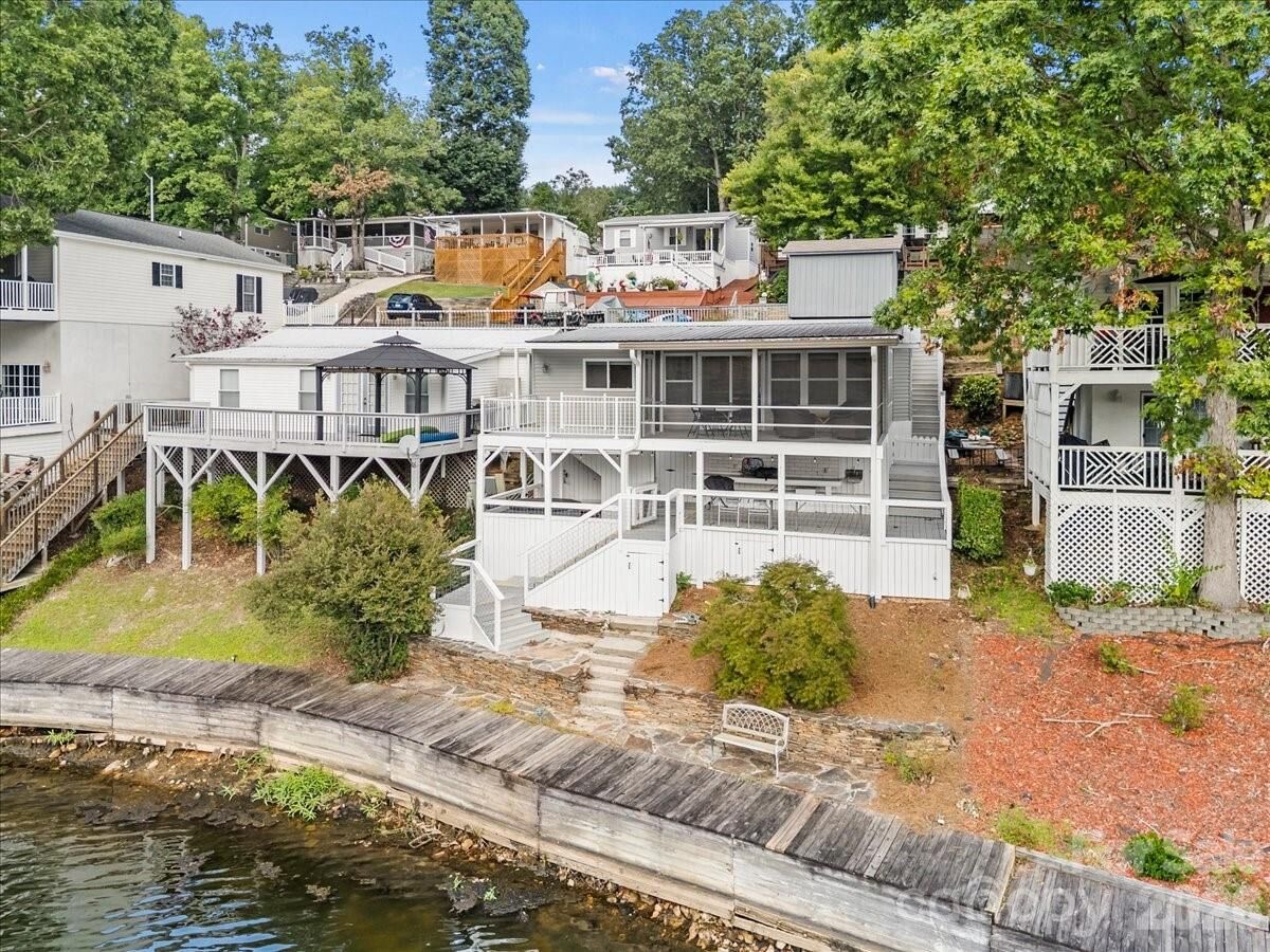 Property Photo:  113 Clubhouse Drive Extension  NC 28127 