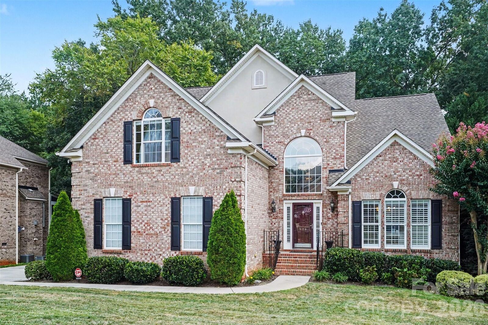 Property Photo:  904 Carisbrooke Lane  NC 28173 
